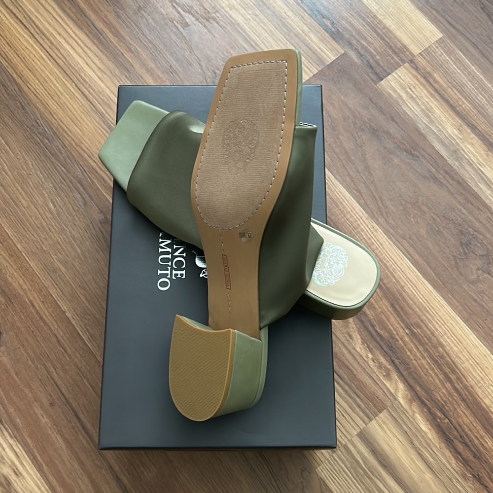 Vince Camuto Salindera Block Heel - Picture 4 of 4